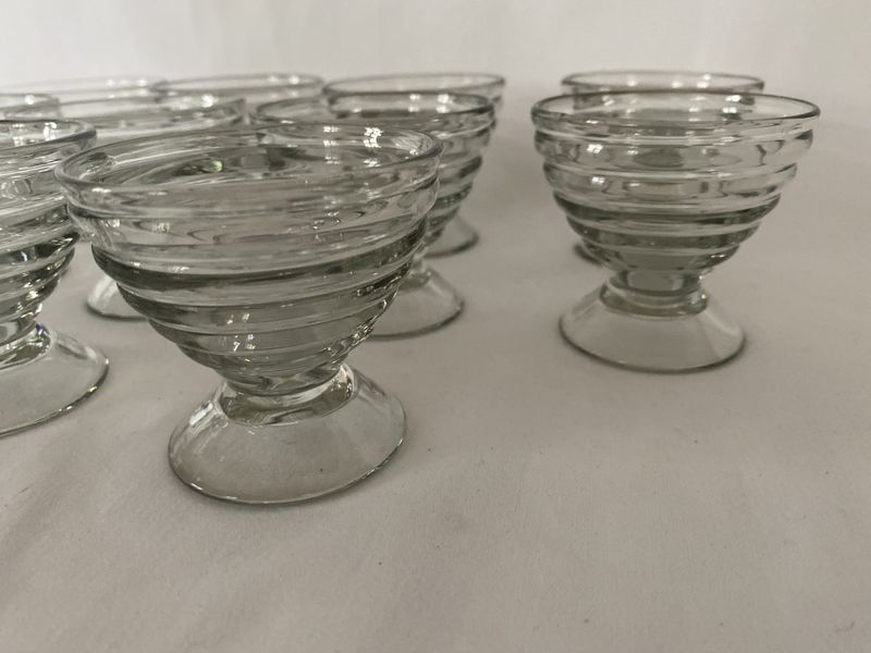 Store likørglass